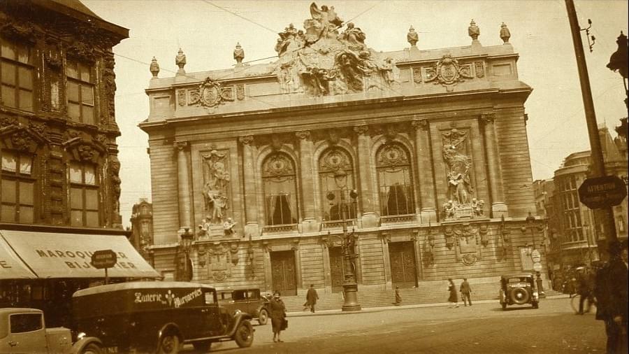 lille photo de prosper capin, 21 avril 1934 : opéra de Lille avec commerce et voitures d'époque lille photo de prosper capin, 21 avril 1934 : opéra de Lille avec commerce et voitures d'époque
