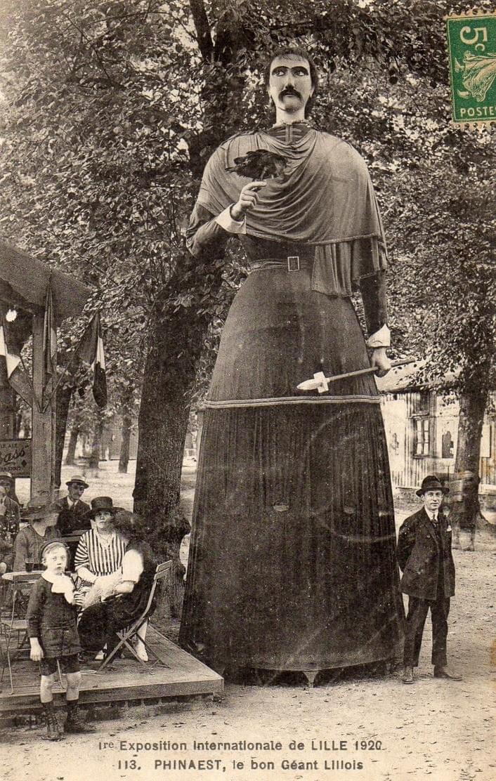 1920 : le geant phinaert de sortie pour l'exposition internationale de Lille 1920 : le geant phinaert de sortie pour l'exposition internationale de Lille