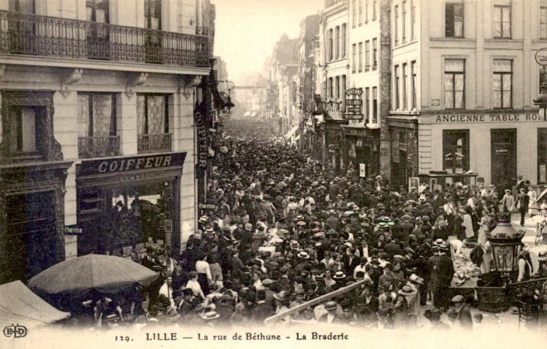 Lille rue de béthune : une foule immense à chaque braderie de Lille Lille rue de béthune : une foule immense à chaque braderie de Lille