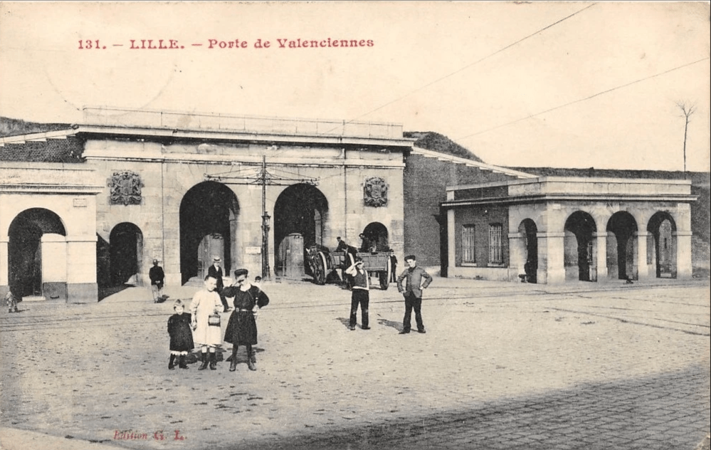 lille - arrivée de la rue de Cambrai à la Porte de Valenciennes lille - arrivée de la rue de Cambrai à la Porte de Valenciennes