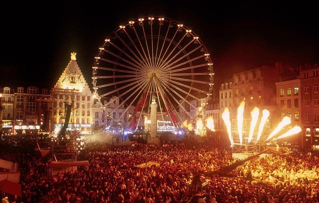 Lille 2004 Le « bal blanc » sur la Grand Place Lille 2004 Le « bal blanc » sur la Grand Place