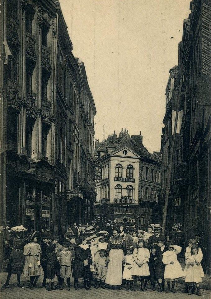 l'ancienne rue des suaires avec au fond lille immeuble proue rue de la clé clef boulevard carnot l'ancienne rue des suaires avec au fond lille immeuble proue rue de la clé clef boulevard carnot