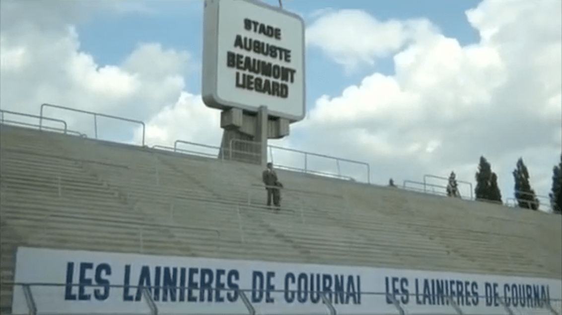 Losc Lille insolite scène du film le corps de mon ennemi avec jean paul belmondo dans le stade Grimonprez-Jooris Losc Lille insolite scène du film le corps de mon ennemi avec jean paul belmondo dans le stade Grimonprez-Jooris