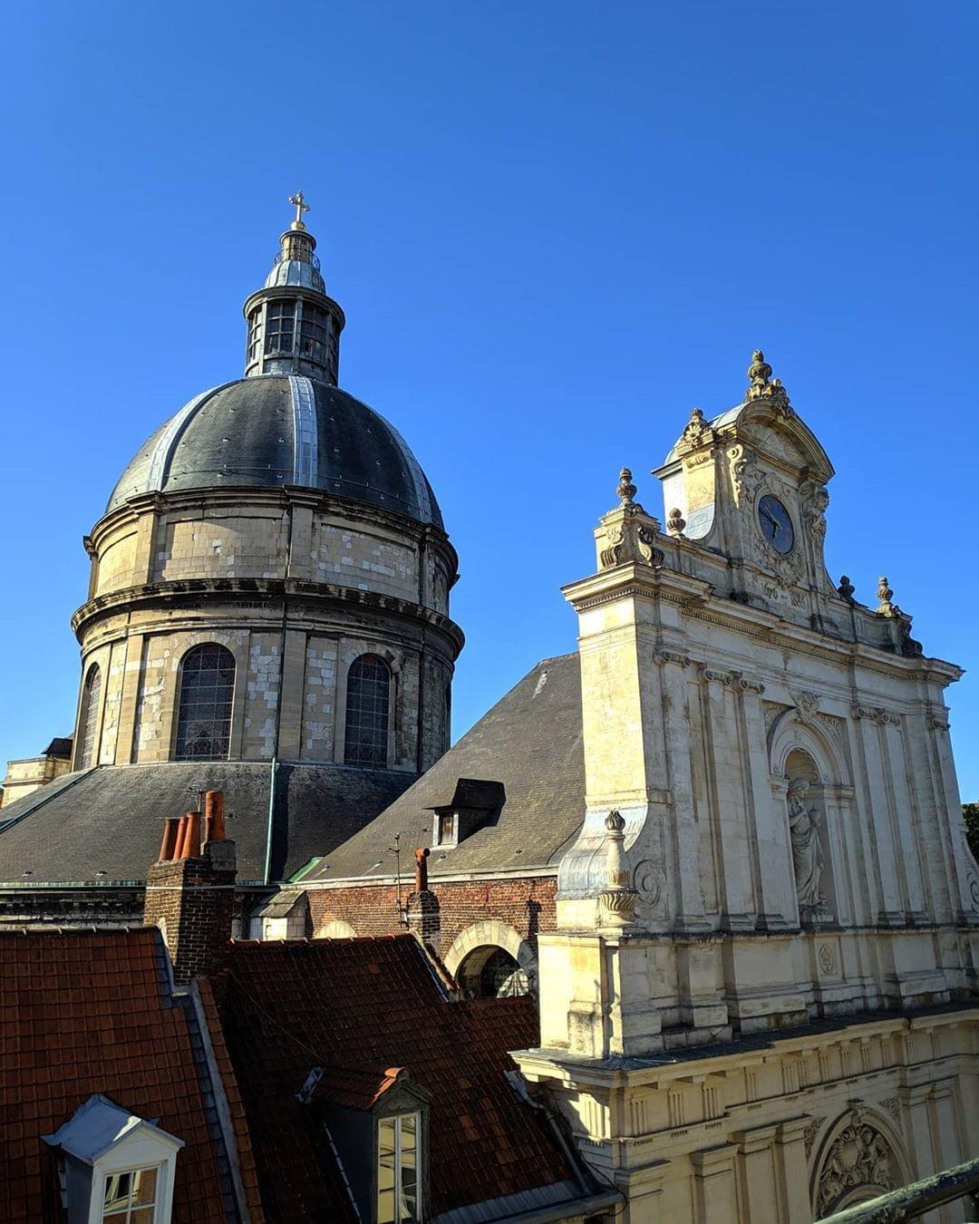 l'église Sainte Marie-Madeleine à Lille vue du toit l'église Sainte Marie-Madeleine à Lille vue du toit
