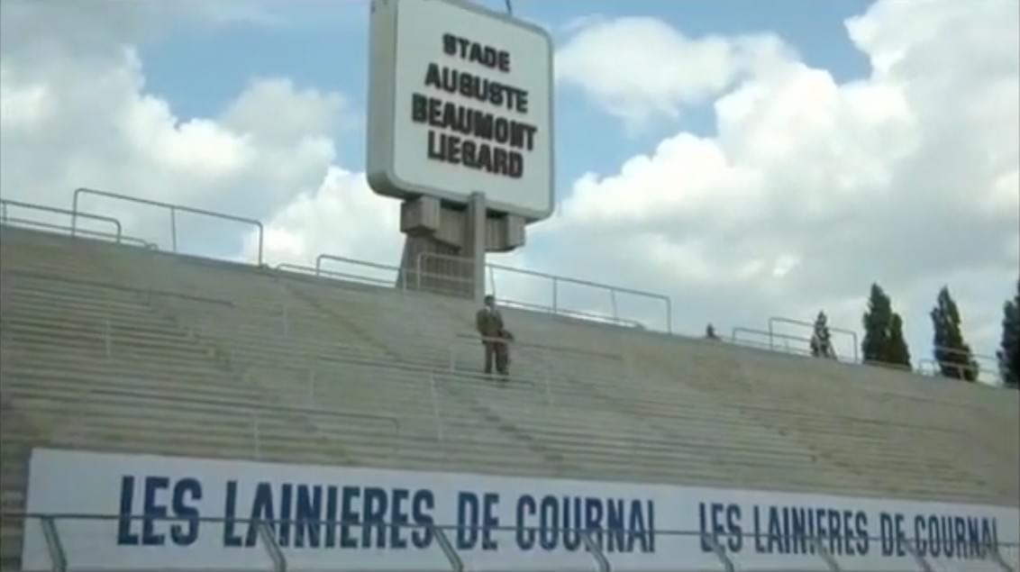 Lille film le corps de mon ennemi avec jean-paul belmondo scène tournée stade grimonprez-jooris tournage losc Lille film le corps de mon ennemi avec jean-paul belmondo scène tournée stade grimonprez-jooris tournage losc