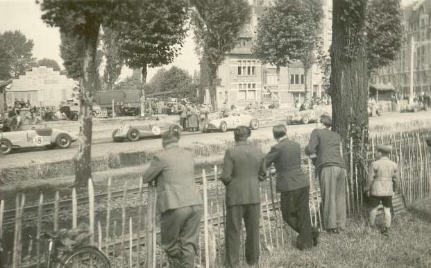 lille grand prix automobile de lille "Le Circuit des Trois Villes" voitures de course dans le paddock f1 dans les rues de marcq en baroeul lille grand prix automobile de lille "Le Circuit des Trois Villes" voitures de course dans le paddock f1 dans les rues de marcq en baroeul