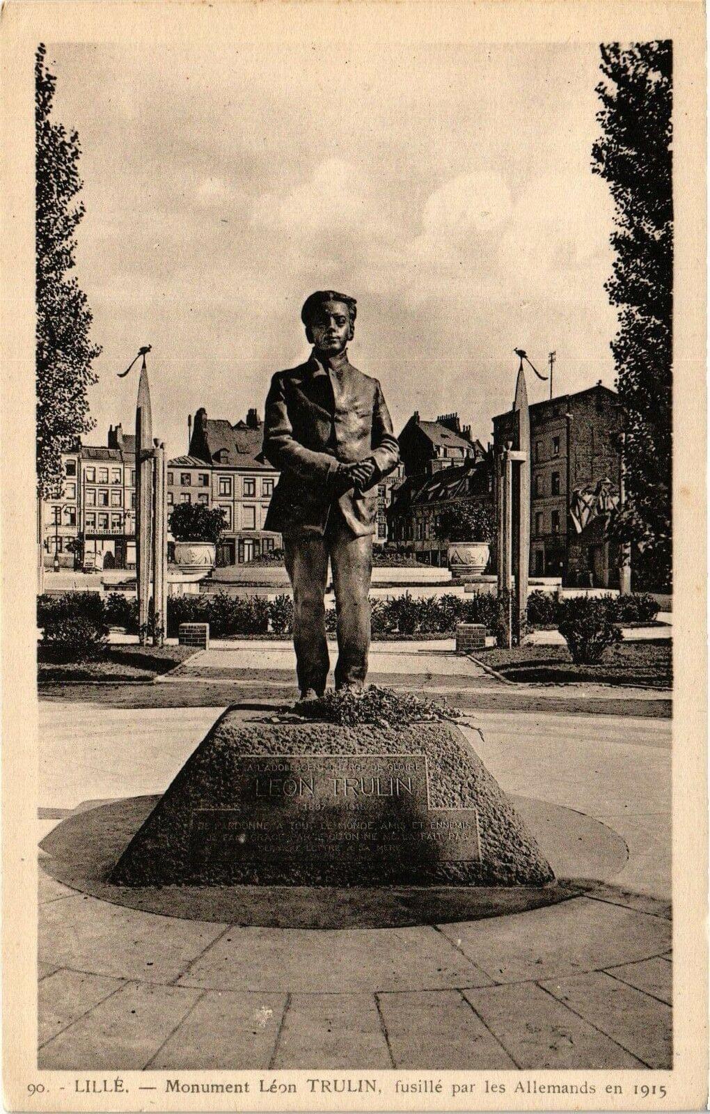 la statue de léon trulin a son premier emplacement avenue du peuple belge à Lille la statue de léon trulin a son premier emplacement avenue du peuple belge à Lille