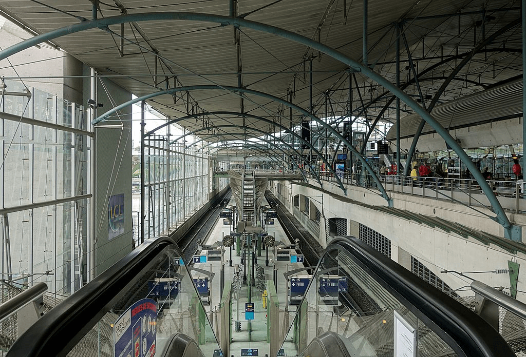 xdb Les pistes d'atterrissage de la gare Lille-Europe sont en fait des quais xdb Les pistes d'atterrissage de la gare Lille-Europe sont en fait des quais