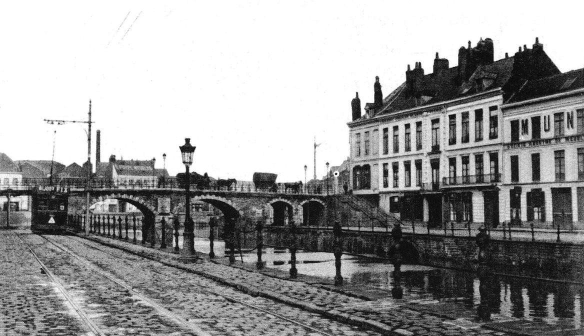 lille le pont neuf avec la deule et le tramway qui passaient sous le pont lille le pont neuf avec la deule et le tramway qui passaient sous le pont