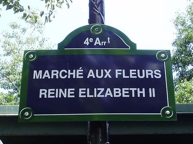 Lille La reine Elizabeth est une grande amatrice de fleurs. D'ailleurs le plus grand marché aux fleurs parisien porte son nom et se tient Marché aux fleurs Reine Elizabeth II Lille La reine Elizabeth est une grande amatrice de fleurs. D'ailleurs le plus grand marché aux fleurs parisien porte son nom et se tient Marché aux fleurs Reine Elizabeth II