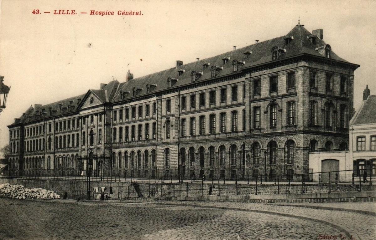 cpa carte postale ancienne de l'Hospice Général devenue l'IAE a Lille avec quai de la deule cpa carte postale ancienne de l'Hospice Général devenue l'IAE a Lille avec quai de la deule