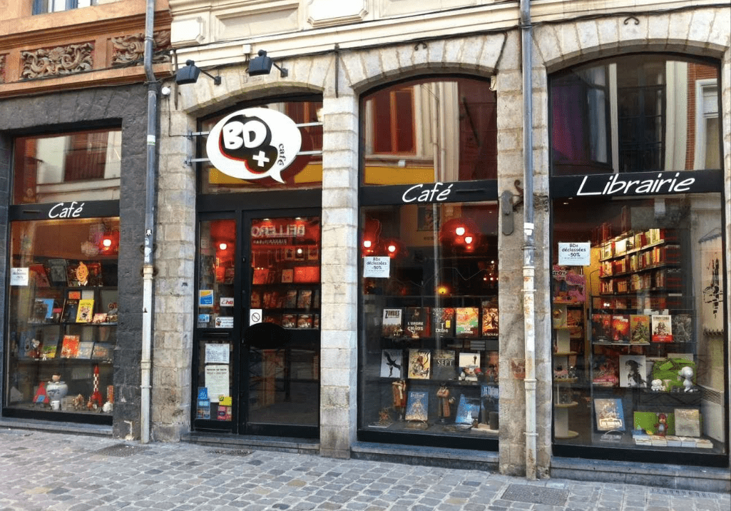 Lille BD bande dessinée - façade de la boutique BD + café rue royale Lille BD bande dessinée - façade de la boutique BD + café rue royale
