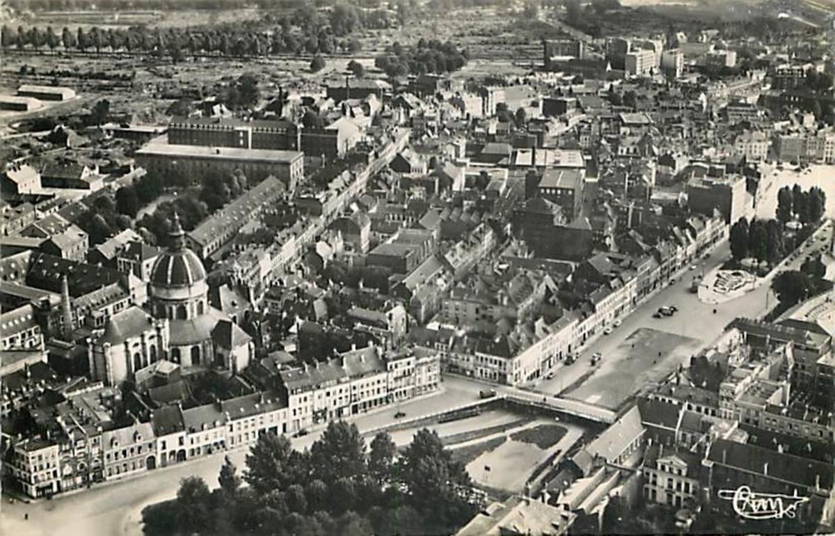 vue aérienne des années 1960 de l'église Sainte Marie-Madeleine à Lille vue aérienne des années 1960 de l'église Sainte Marie-Madeleine à Lille