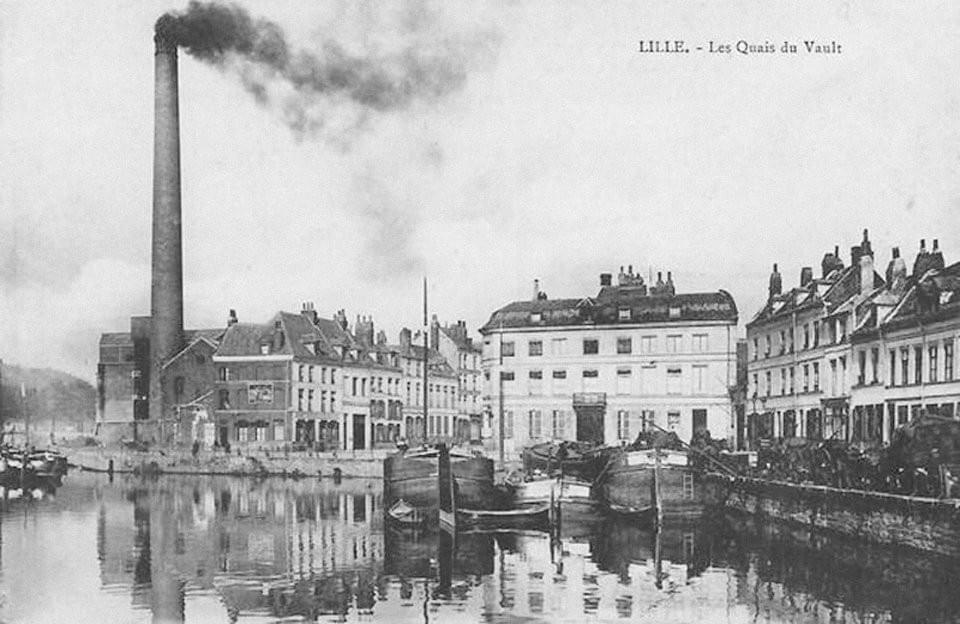 cpa carte postale ancienne duQuai du Wault à Lille avec usine péniche et cheminée cpa carte postale ancienne duQuai du Wault à Lille avec usine péniche et cheminée
