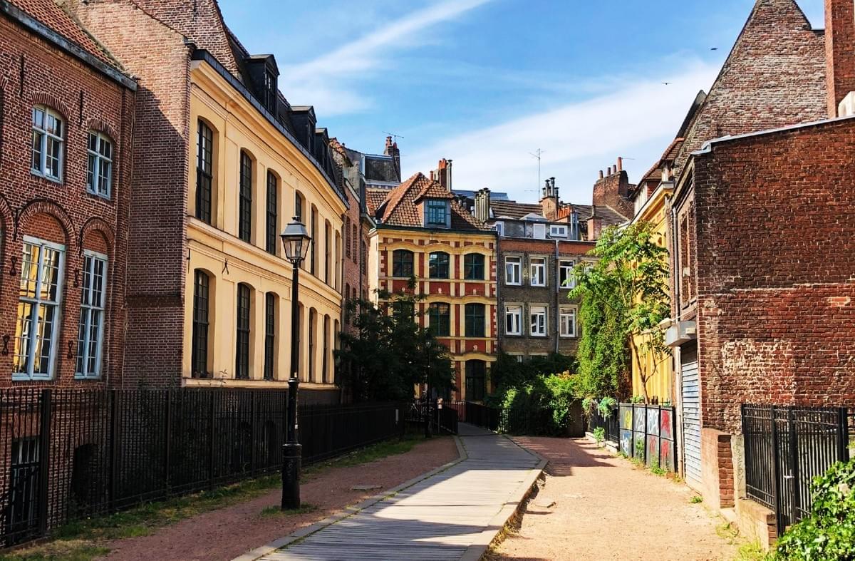 passage de weppes à lille qui recouvre un ancien canal. aussi la rue de la pirogue et du noao passage de weppes à lille qui recouvre un ancien canal. aussi la rue de la pirogue et du noao