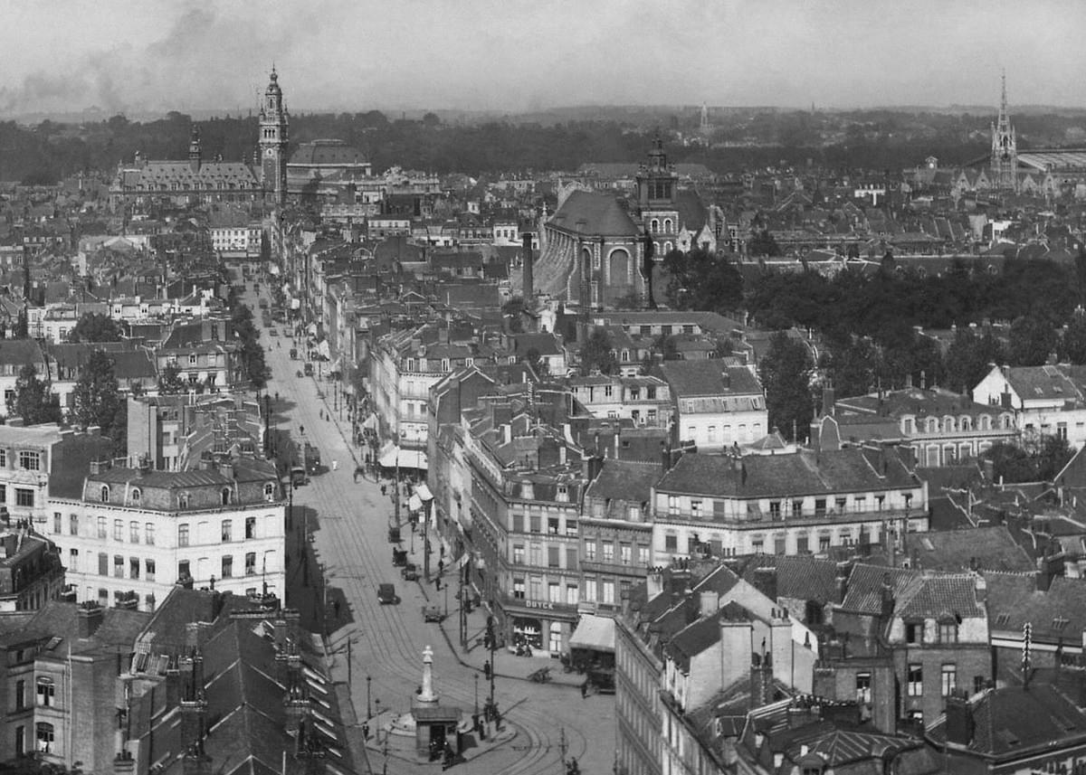 Lille rue nationale vue depuis la place de Strasbourg Lille rue nationale vue depuis la place de Strasbourg