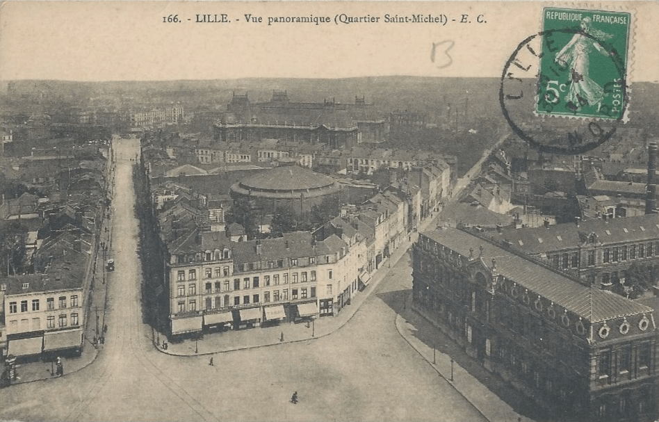 Lille Vue aérienne du quartier depuis la place Philippe Lebon A gauche : la rue Nicolas Leblanc Au centre : l'hippodrome urbain Au fond : le palais des Beaux-Arts Lille Vue aérienne du quartier depuis la place Philippe Lebon A gauche : la rue Nicolas Leblanc Au centre : l'hippodrome urbain Au fond : le palais des Beaux-Arts