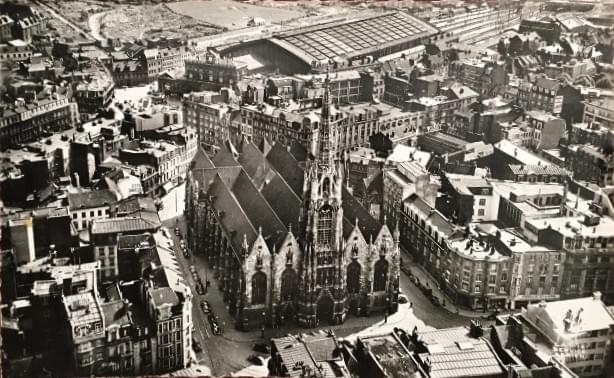 vue aérienne de l'église saint maurice à lille avec l'héliport en arrière plan vue aérienne de l'église saint maurice à lille avec l'héliport en arrière plan