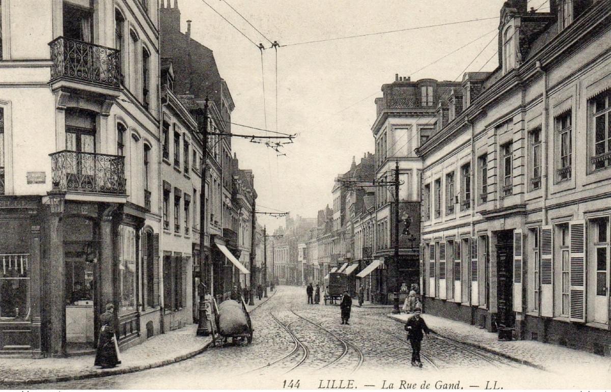 carte postale ancienne montrant le haut de la Rue de Gand à Lille carte postale ancienne montrant le haut de la Rue de Gand à Lille