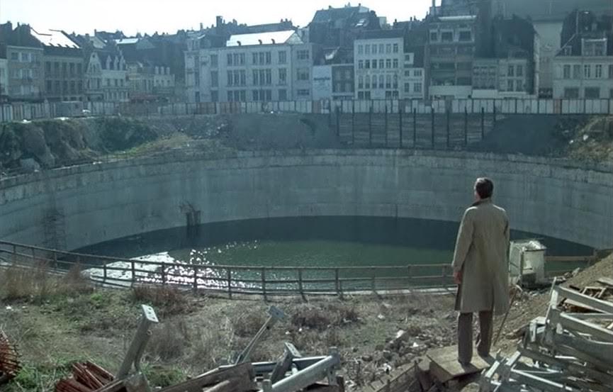 film tourné à lille Le Corps de mon ennemi de Henri Verneuil (1976) avec Jean-Paul Belmondo, Bernard Blier et Marie-France Pisier Le film montre les rues Lille en 1976, en particulier l'énorme trou du chantier du Nouveau-Siècle film tourné à lille Le Corps de mon ennemi de Henri Verneuil (1976) avec Jean-Paul Belmondo, Bernard Blier et Marie-France Pisier Le film montre les rues Lille en 1976, en particulier l'énorme trou du chantier du Nouveau-Siècle
