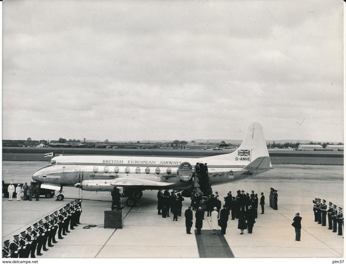 Lille aéroport de lesquin visite de la reine elizabeth II : L'avion royal est un Vickers Viscount 701 Lille aéroport de lesquin visite de la reine elizabeth II : L'avion royal est un Vickers Viscount 701
