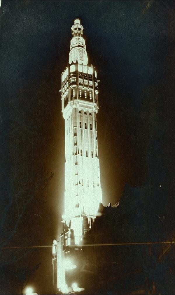 lille photo de prosper capin 16 avril 1933 : le beffroi de l'Hôtel de Ville inauguré 16 octobre 1932 de nuit lille photo de prosper capin 16 avril 1933 : le beffroi de l'Hôtel de Ville inauguré 16 octobre 1932 de nuit