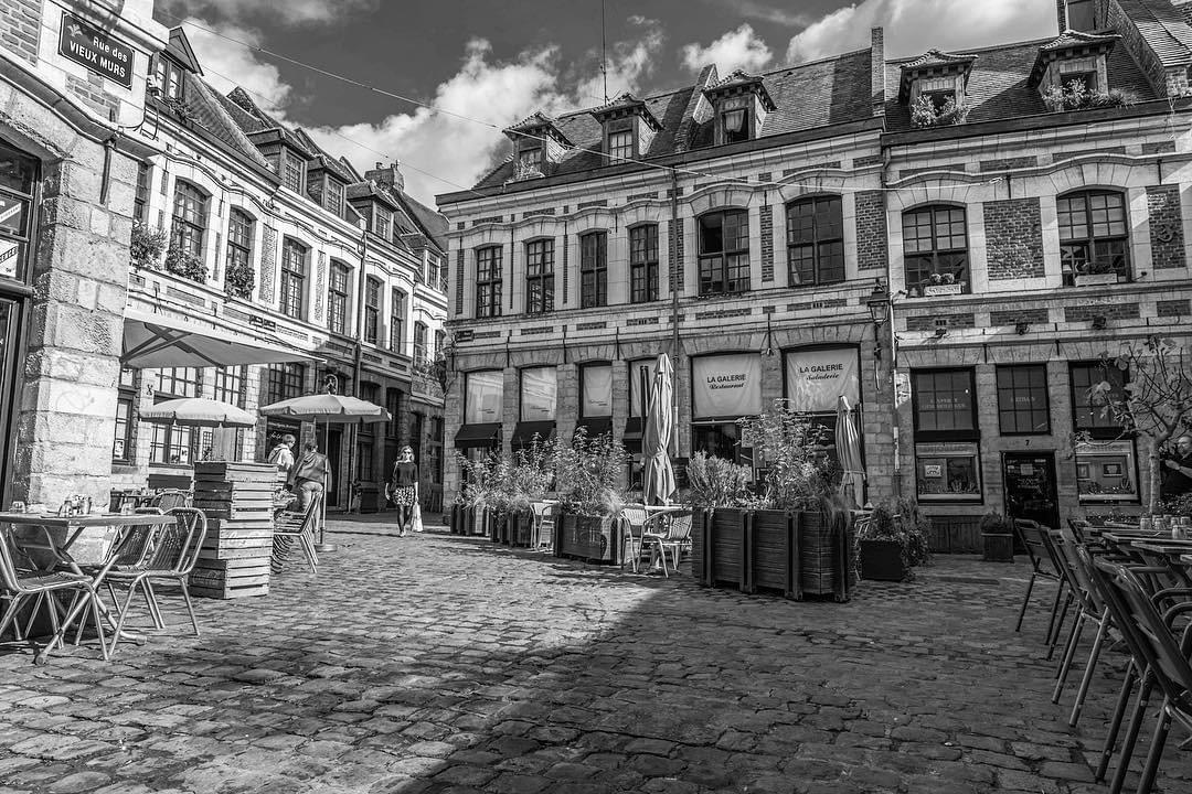 Lille La Place aux Oignons qui fait battre le coeur du Vieux-Lille Lille La Place aux Oignons qui fait battre le coeur du Vieux-Lille