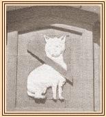 enseigne en bois peint du cabaret au cat barré à lille qui changera de nom pour devenir l'estaminet au chat barré à lille enseigne en bois peint du cabaret au cat barré à lille qui changera de nom pour devenir l'estaminet au chat barré à lille