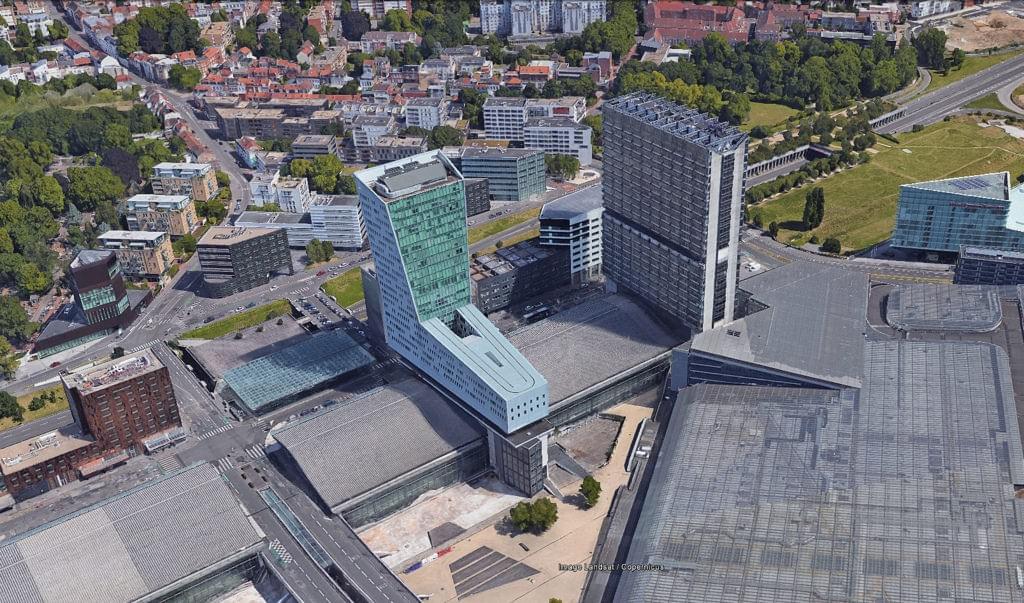 vue du ciel la tour de Lille allias la botte ou le L et de la tour euralille lille europe vue du ciel la tour de Lille allias la botte ou le L et de la tour euralille lille europe