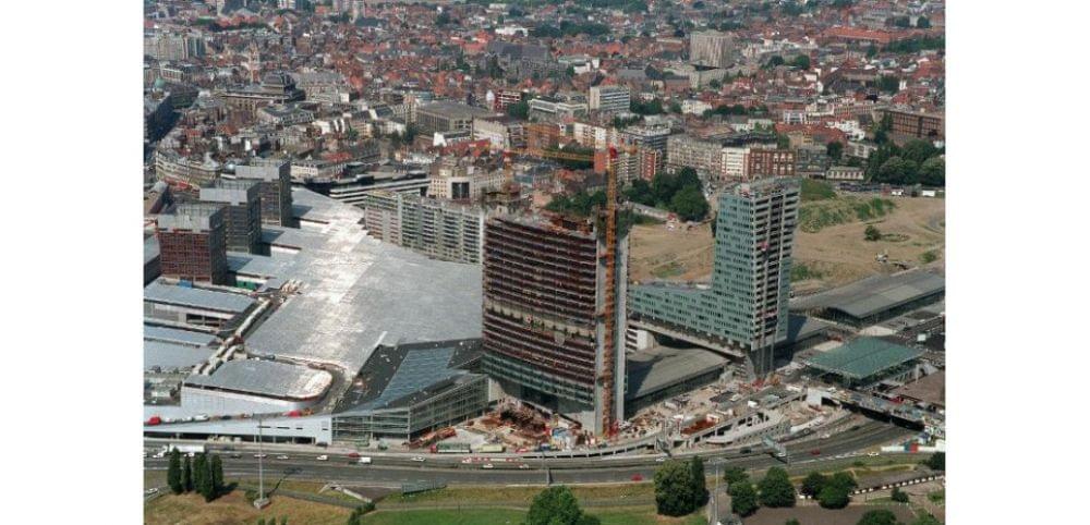 vue du ciel de la tour de Lille allias la botte ou le L et gare lille europe vue du ciel de la tour de Lille allias la botte ou le L et gare lille europe