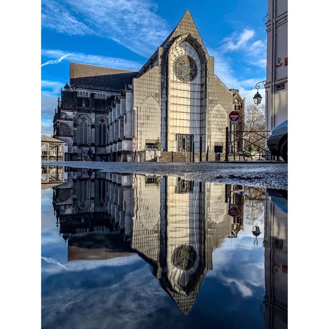 Lille 5. La Cathédrale de la Treille et sa façade transparente Lille 5. La Cathédrale de la Treille et sa façade transparente