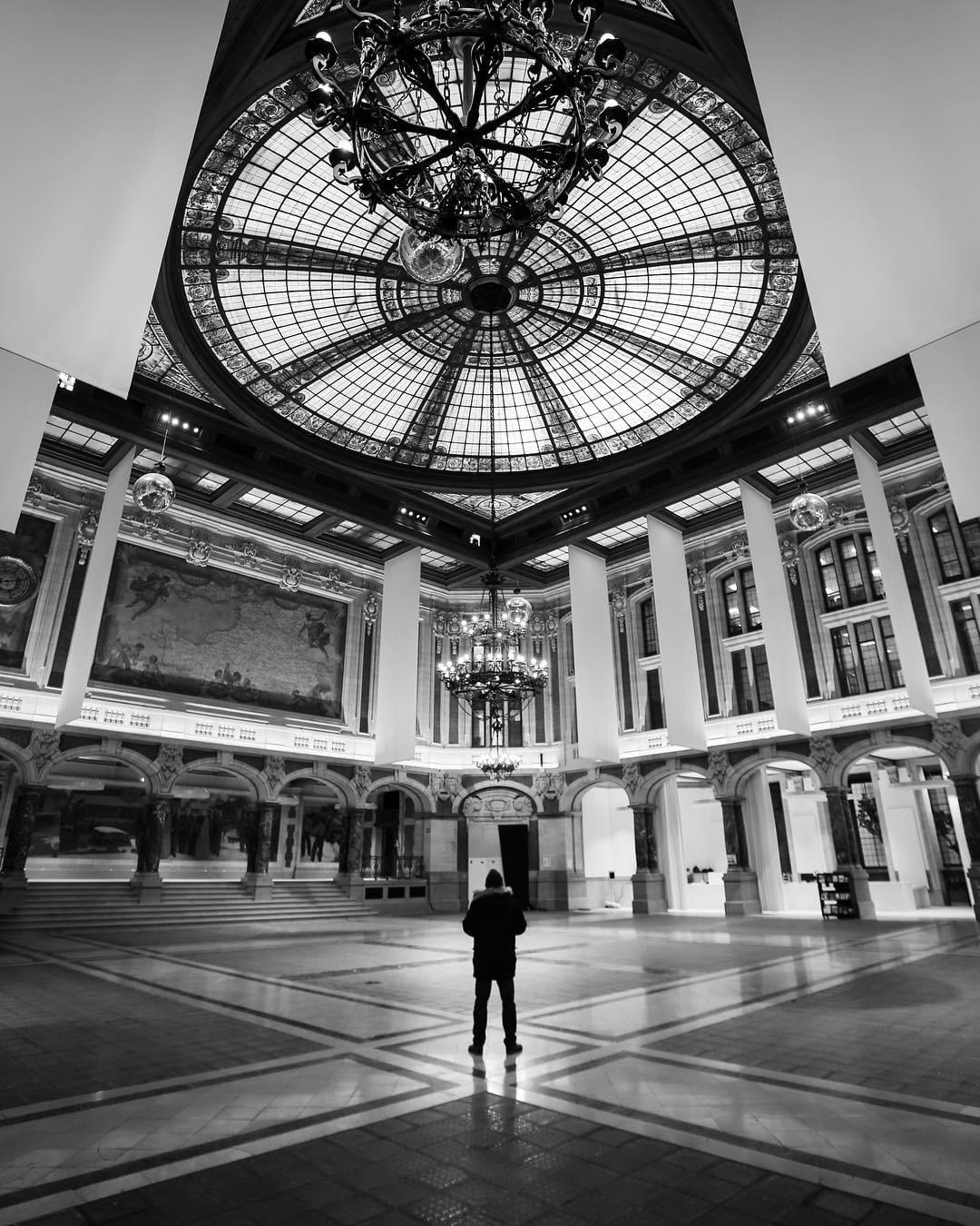 Lille, Le magnifique hall de la Chambre de Commerce et d'Industrie et son immense verrière, Lille, Le magnifique hall de la Chambre de Commerce et d'Industrie et son immense verrière,