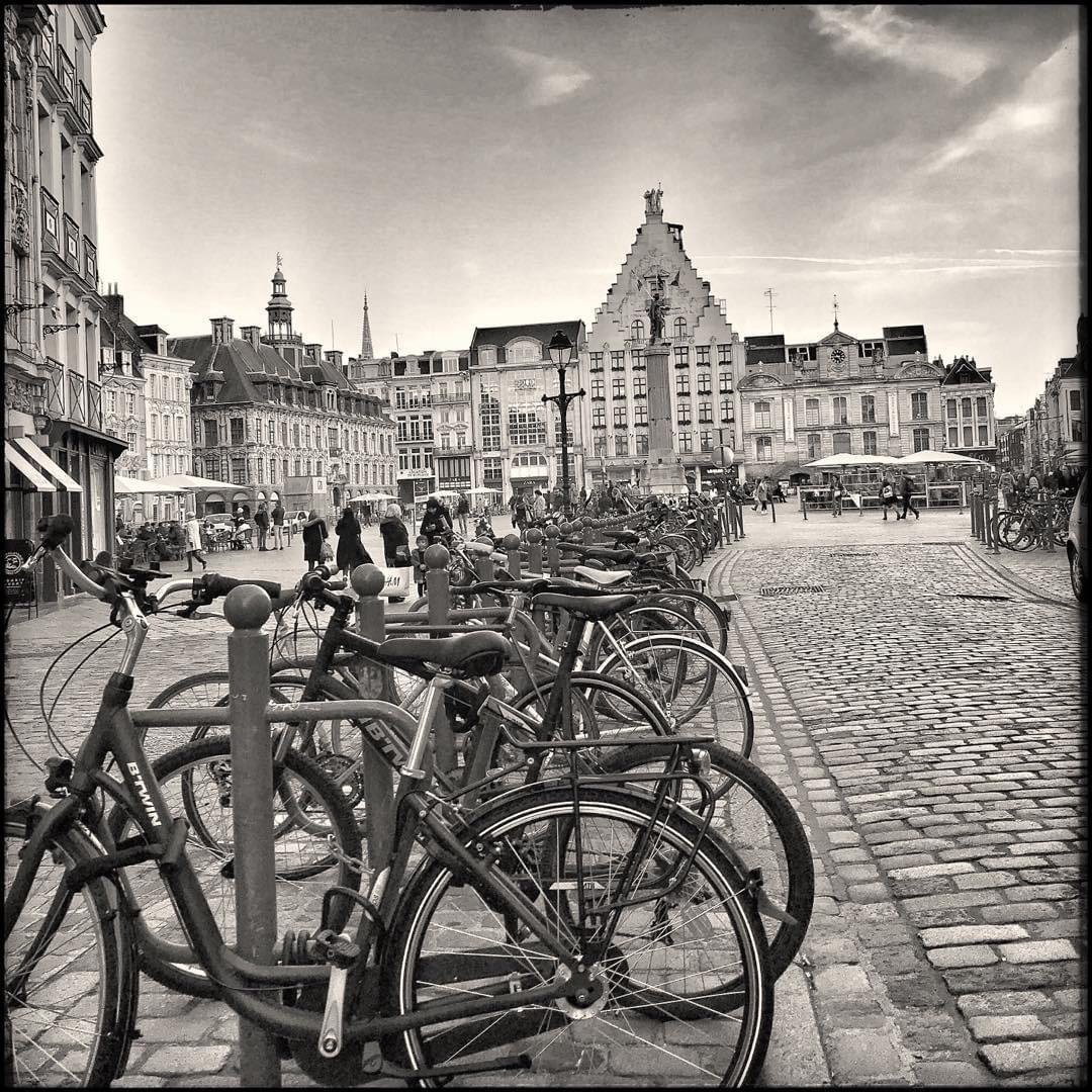 vélo garé grand place de Lille vélo garé grand place de Lille