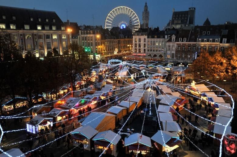 marché de noel de Lille qui se tient chaque année de novembre à décembre. La grande roue est juste à coté marché de noel de Lille qui se tient chaque année de novembre à décembre. La grande roue est juste à coté