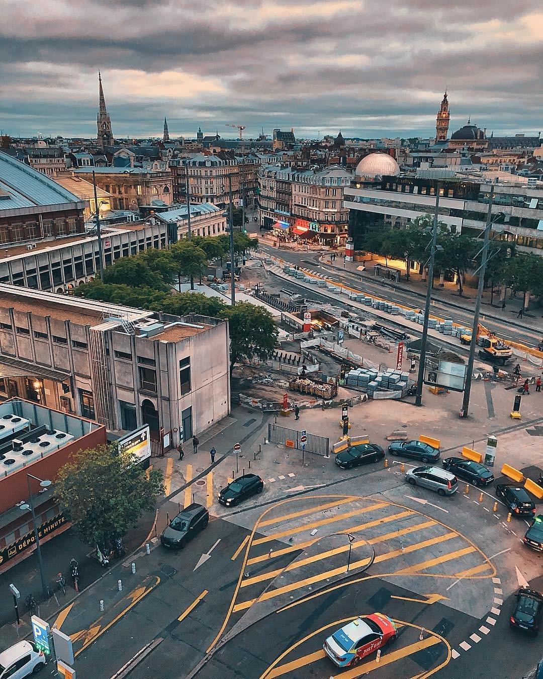 Lille La ville à perte de vue depuis une des passerelles d'Euralille Lille La ville à perte de vue depuis une des passerelles d'Euralille