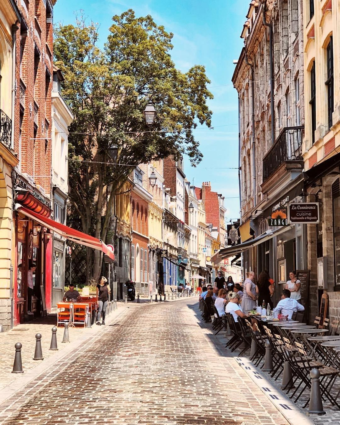 Lille : La rue de Gand, ses façades colorées et ses terrasses de restaurants Lille : La rue de Gand, ses façades colorées et ses terrasses de restaurants