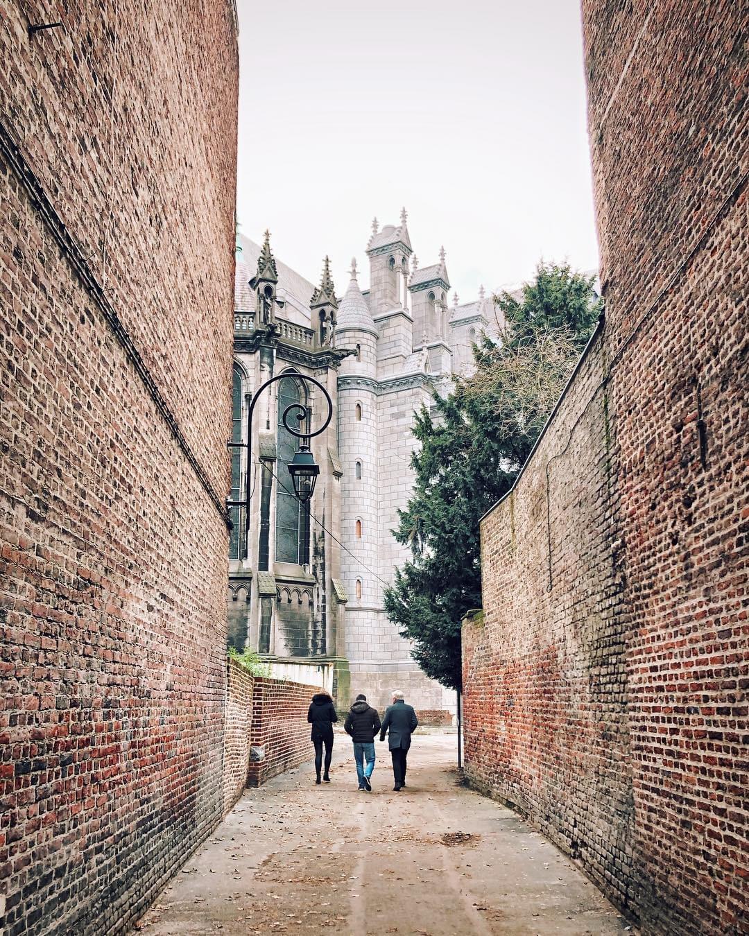Lille : Le passage Notre Dame de la Treille permettant l'accès direct à la cathédrale du même nom Lille : Le passage Notre Dame de la Treille permettant l'accès direct à la cathédrale du même nom