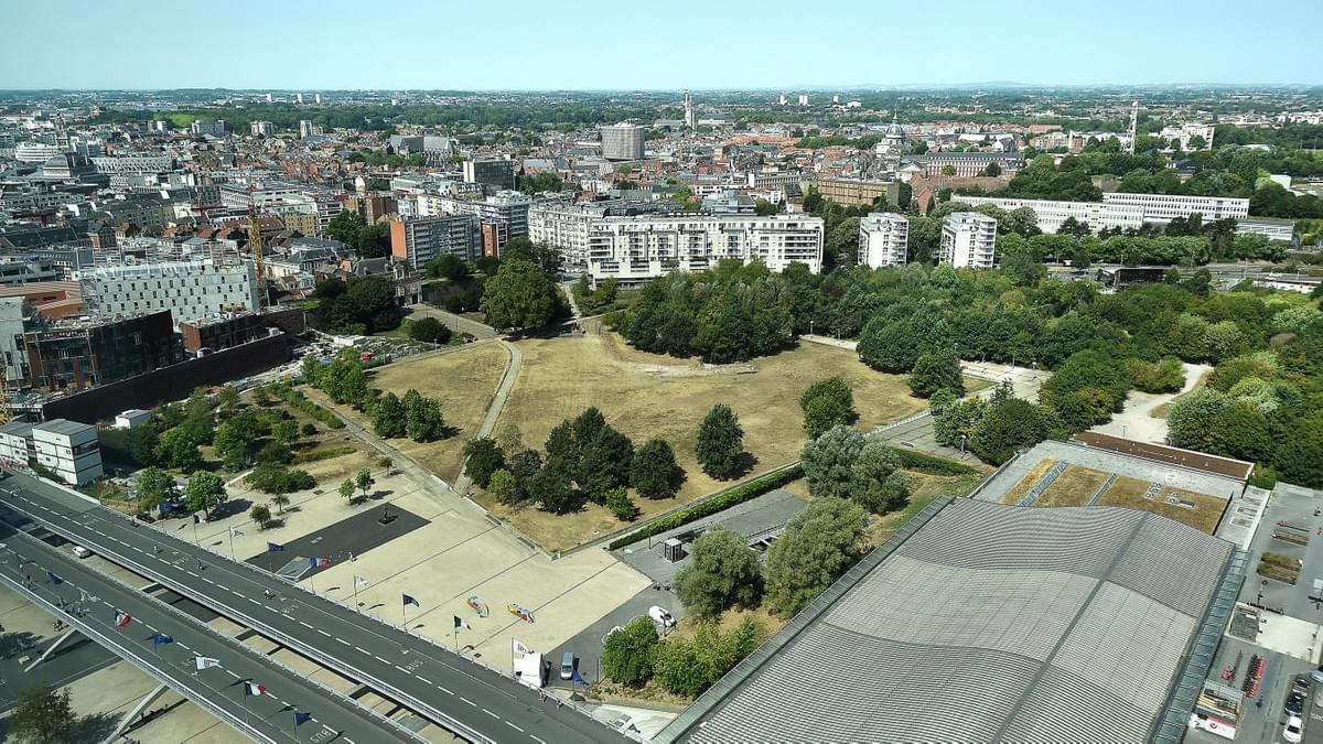 Lille : vue et photo depuis le haut de la tour de Lille vers le Vieux Lille et la Citadelle Lille : vue et photo depuis le haut de la tour de Lille vers le Vieux Lille et la Citadelle
