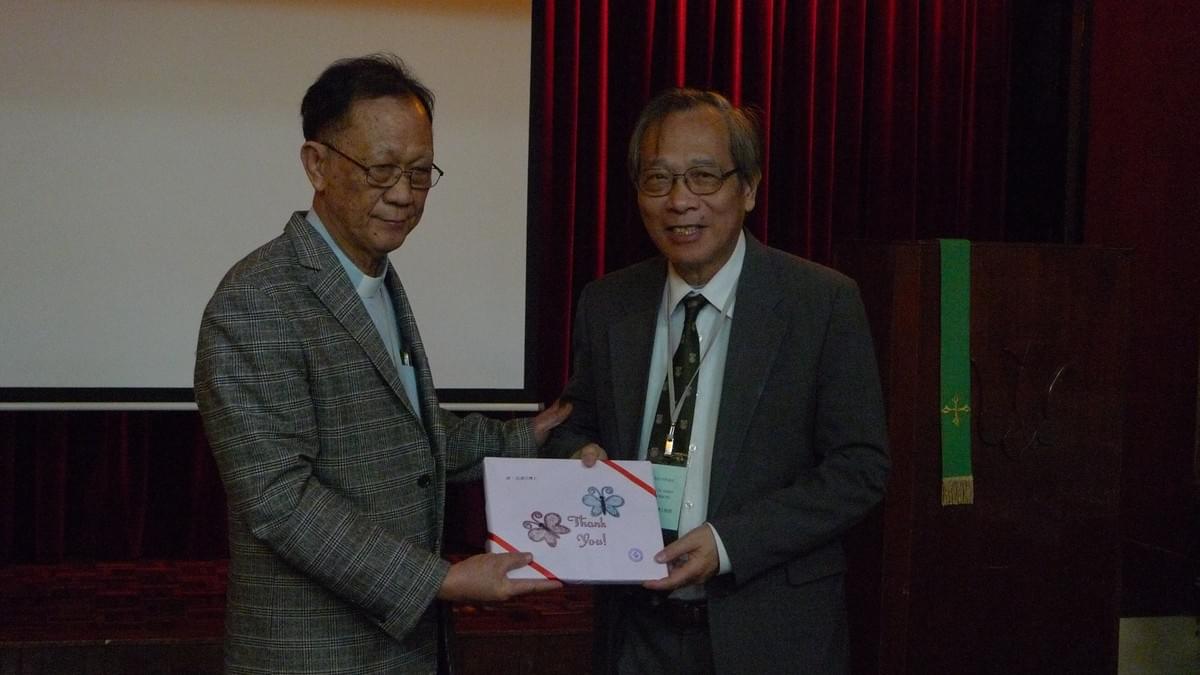 Dr. IP Presenting a Gift to Dr. NG Dr. IP Presenting a Gift to Dr. NG
