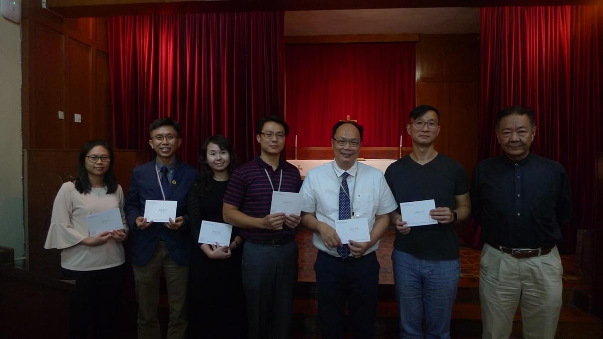 Rev. Dr. Allan YUNG Awarding LCHKS Scholarships Rev. Dr. Allan YUNG Awarding LCHKS Scholarships