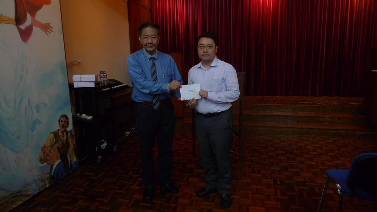 Dr. YUNG Awarding a Scholarship to Mr. CHAN Hoi Wai Dr. YUNG Awarding a Scholarship to Mr. CHAN Hoi Wai