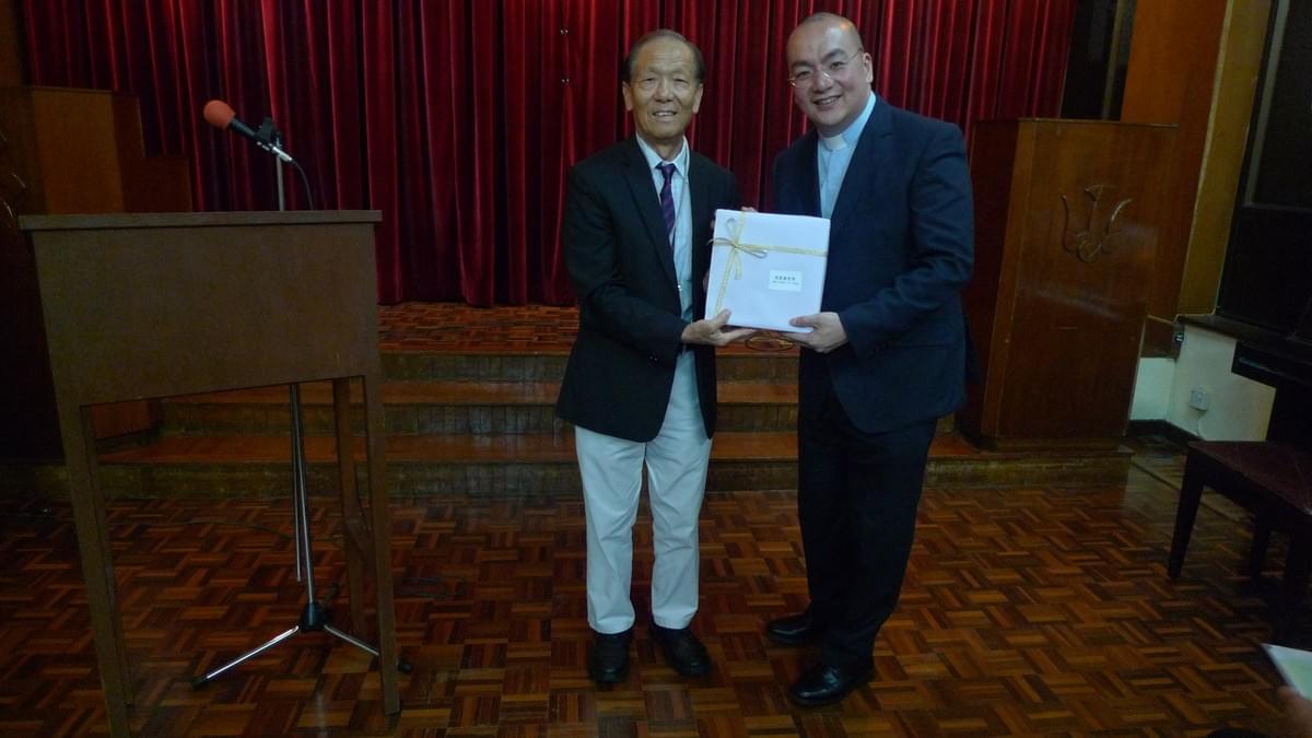 Rev. Paul CHAN Presenting a Gift to the Respondent Rev. Paul CHAN Presenting a Gift to the Respondent