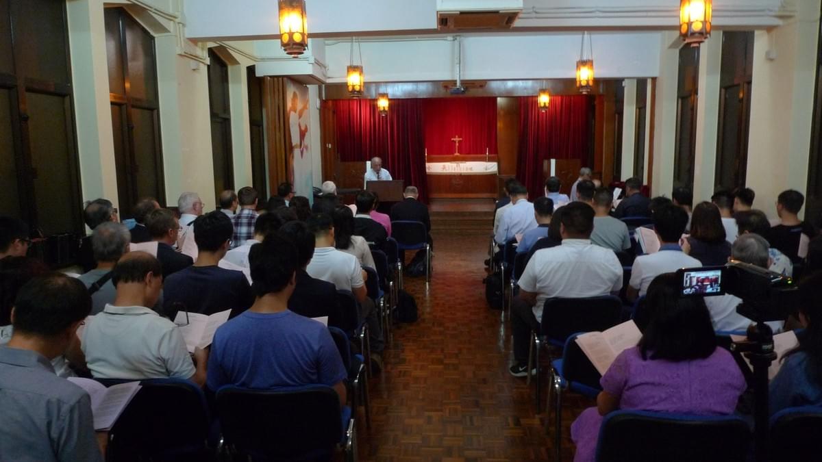 Minister WONG Ka Sing Leading the Hymn Minister WONG Ka Sing Leading the Hymn