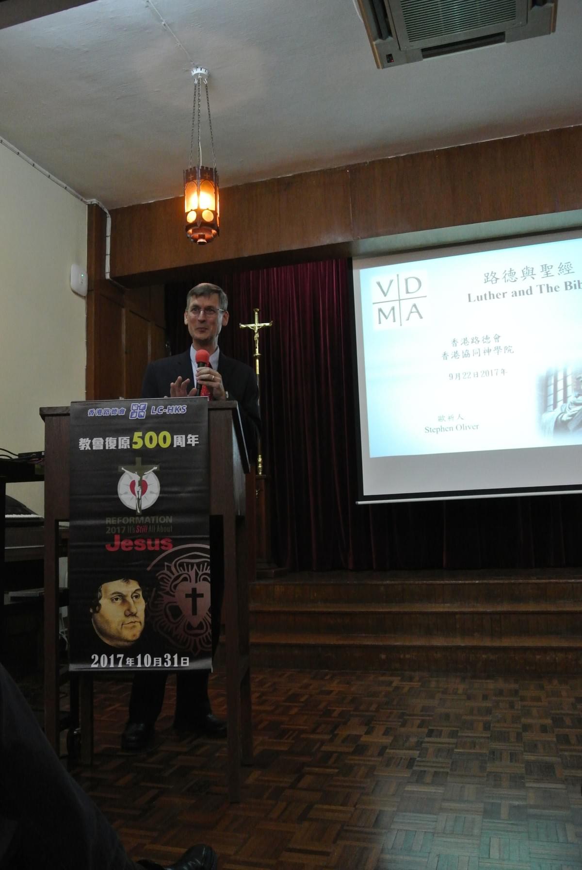 Rev. Dr. Steve OLIVER Lecturing (1) Rev. Dr. Steve OLIVER Lecturing (1)