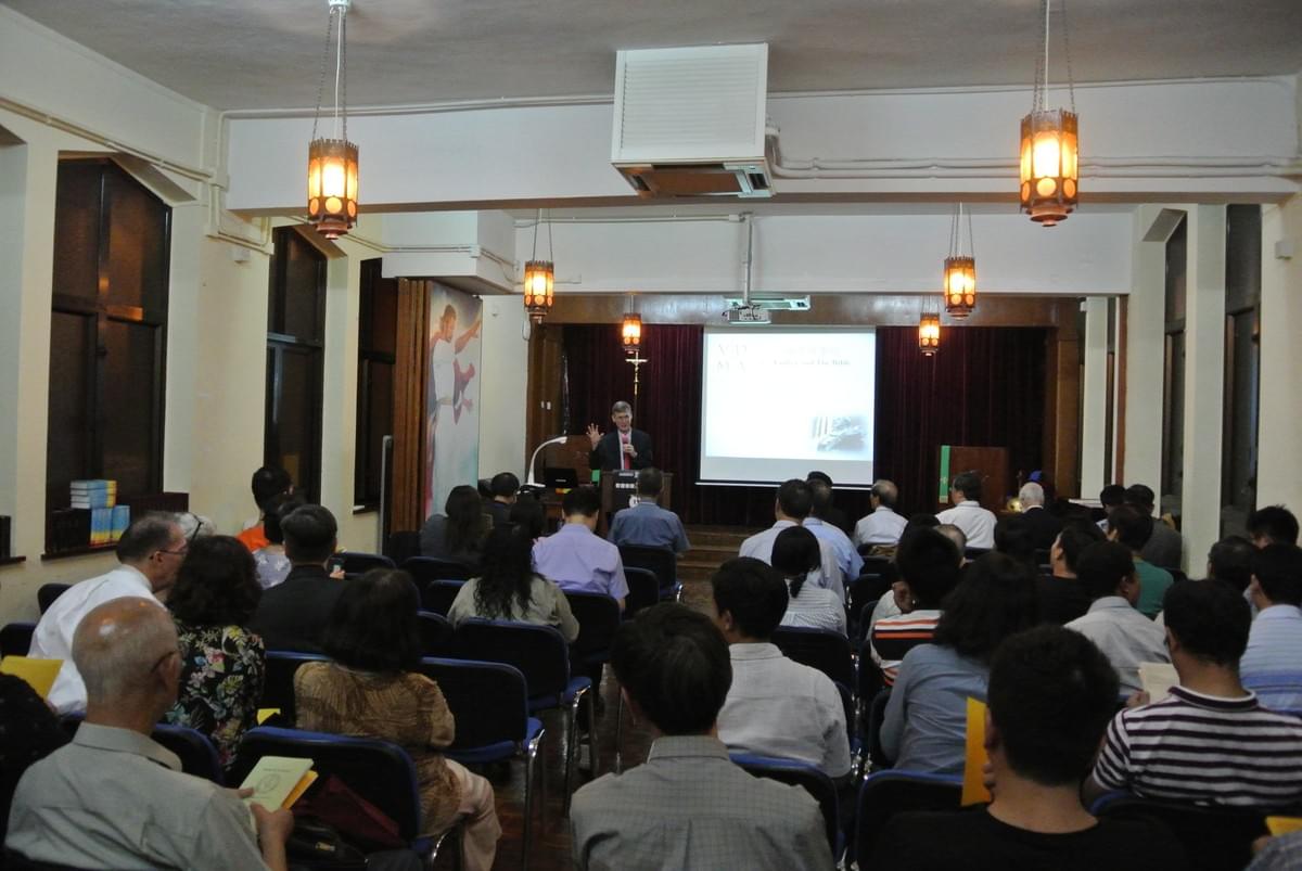 Dr. OLIVER Lecturing (2) Dr. OLIVER Lecturing (2)
