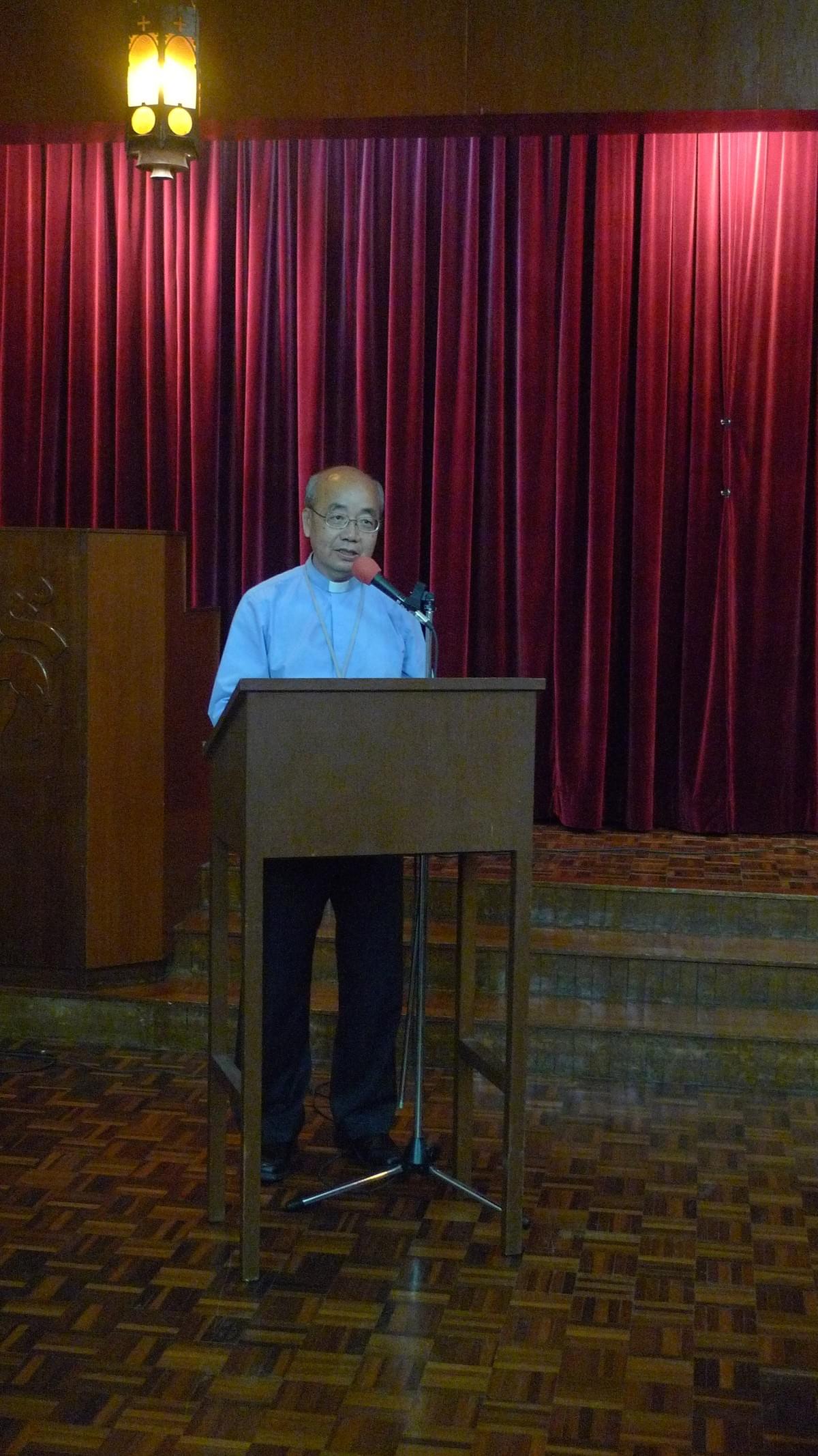 Rev. Dr. Ivan YIM Lecturing (1) Rev. Dr. Ivan YIM Lecturing (1)