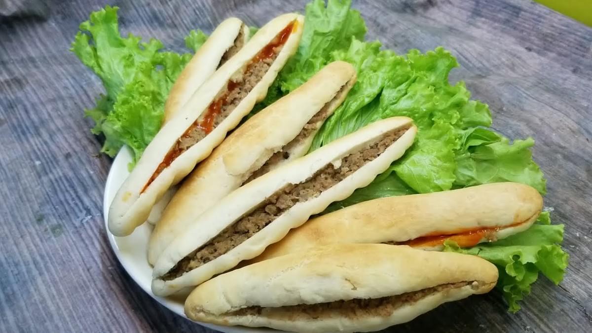 Bánh mì que có hình dáng dài đặc trưng Bánh mì que có hình dáng dài đặc trưng