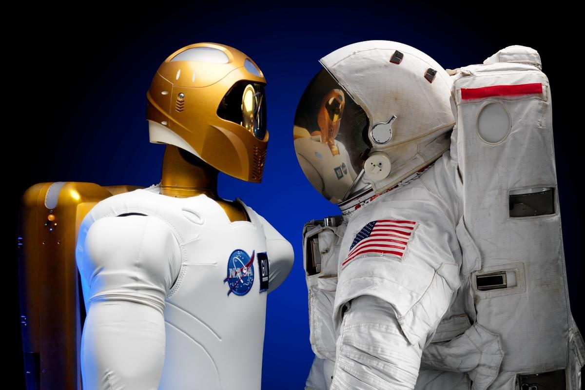 Astronaut space suit facing robot space suit how to create interesting and entertaining content for Instagram Astronaut space suit facing robot space suit how to create interesting and entertaining content for Instagram