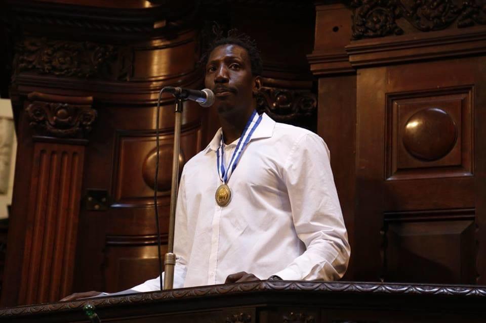 Ronilso discursa no plenário da Alerj após receber a Medalha Tiradentes (Foto: Mayara Donaria) Ronilso discursa no plenário da Alerj após receber a Medalha Tiradentes (Foto: Mayara Donaria)