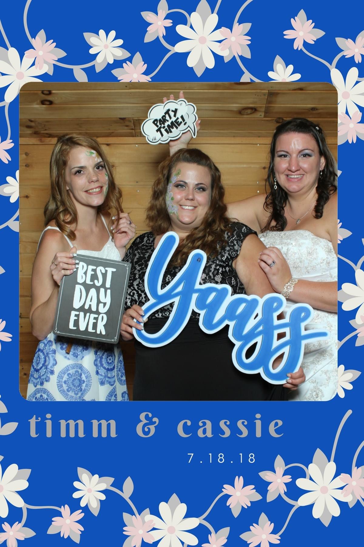 Fun photo booth props with the Magic Selfie Mirror Fun photo booth props with the Magic Selfie Mirror